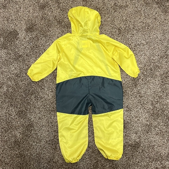 Boys or girls yellow rain suit size 4T - Picture 4 of 4